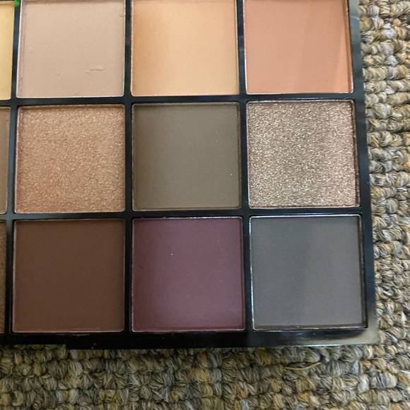 18 shade eyeshadow palette bare naturals - Picture 7 of 8